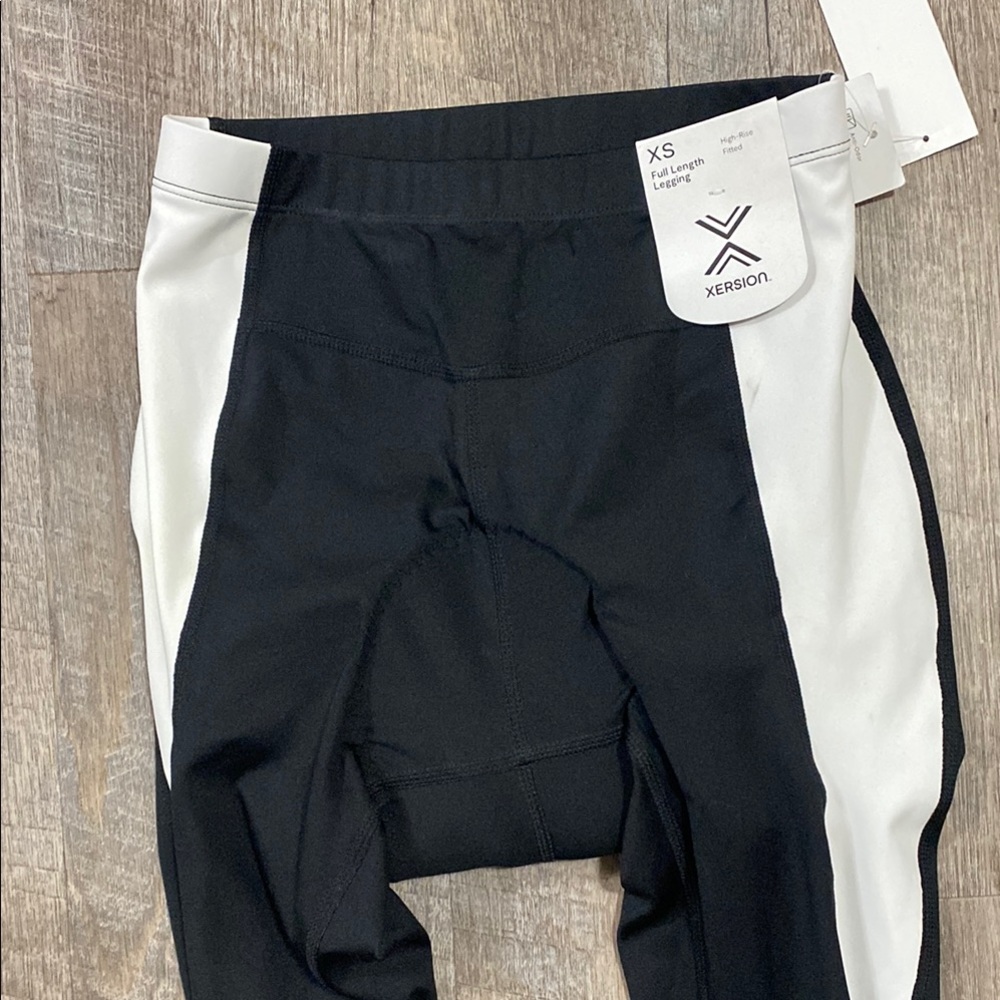 Xersion Black and White Dynamic Leggings